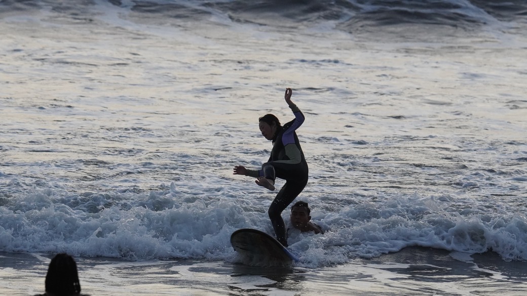 Surfing moment 6